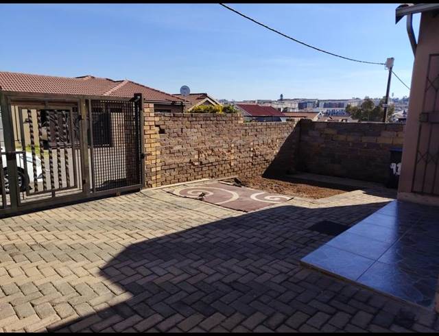 2 BEDROOM HOUSE FOR SALE IN FLEURHOF